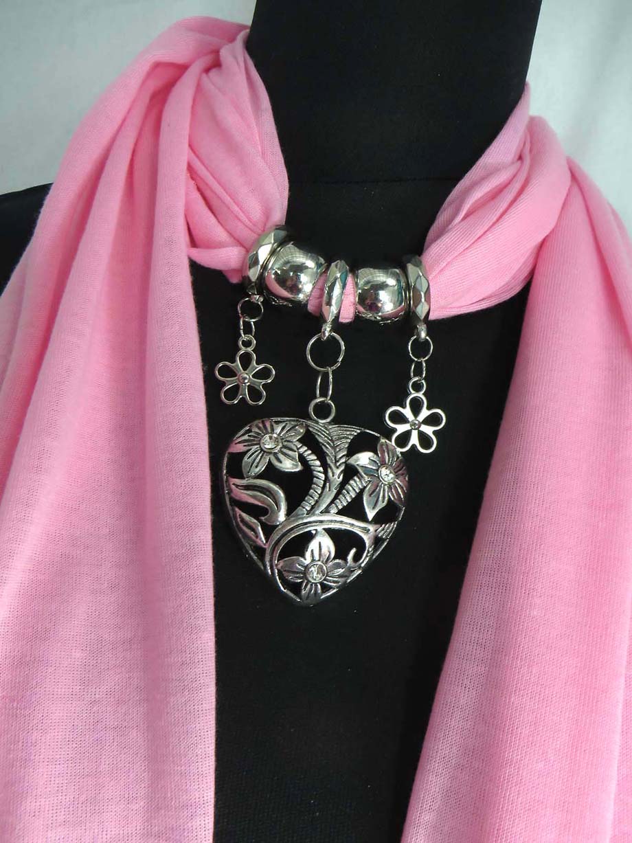 pendantscarf02tb