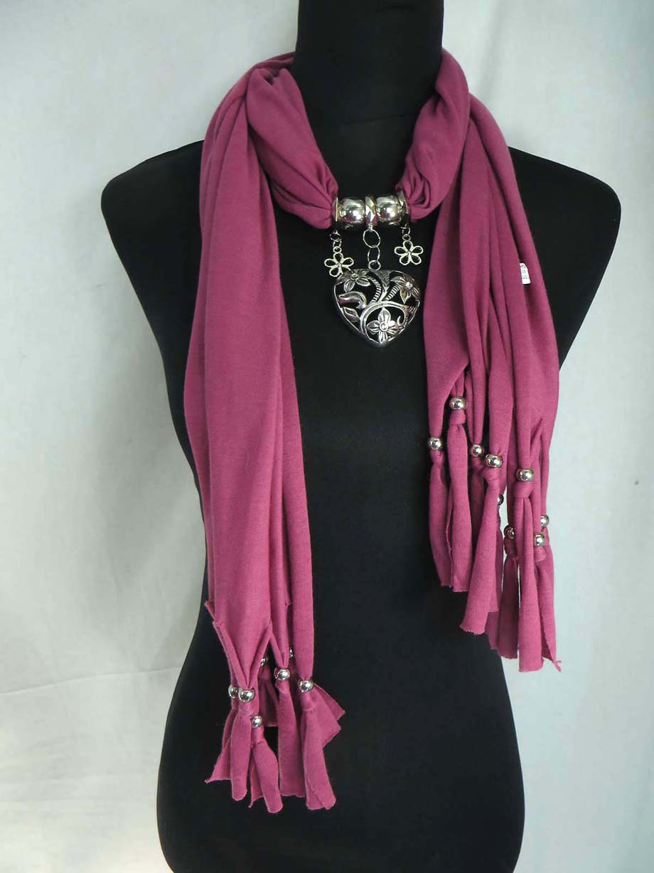 pendantscarf02tq