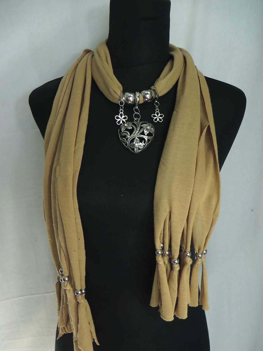 pendantscarf02ye