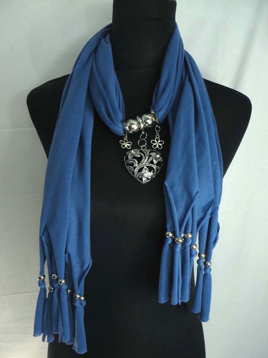 pendantscarf02ym