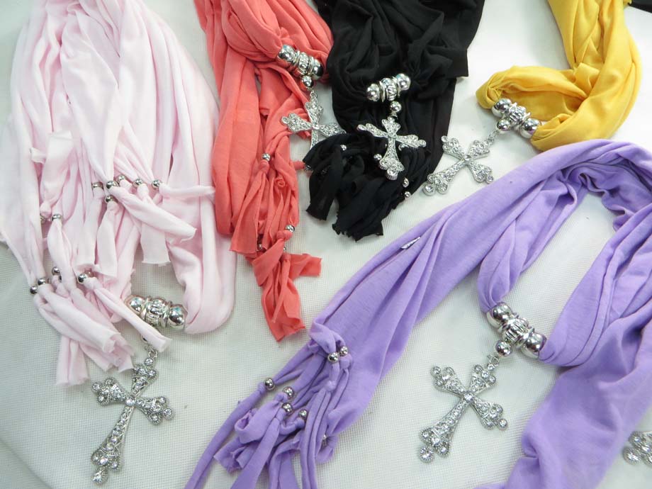 pendantscarf03d