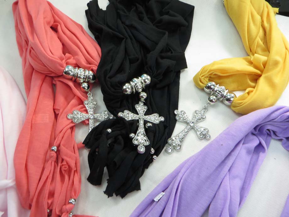 pendantscarf03e