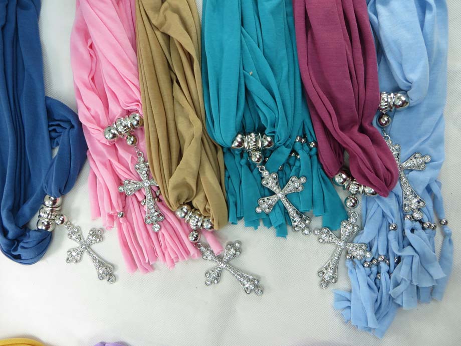 pendantscarf03g