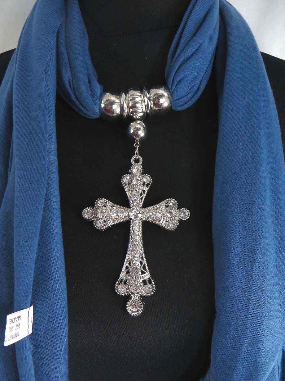 pendantscarf03tf