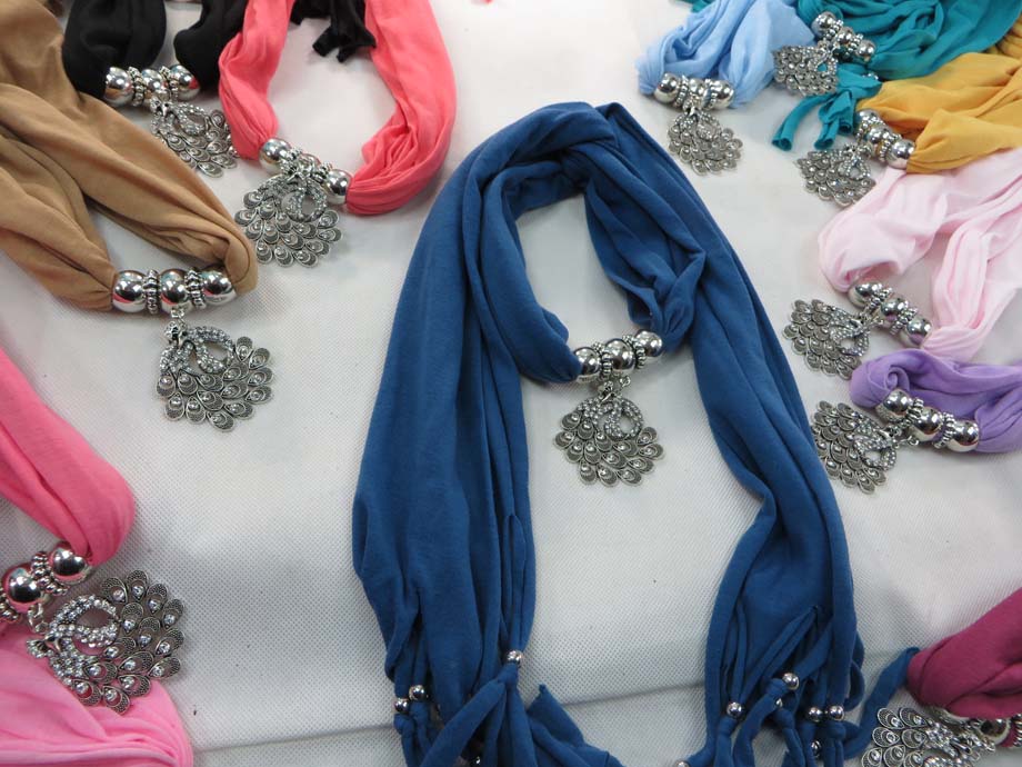 pendantscarf04g