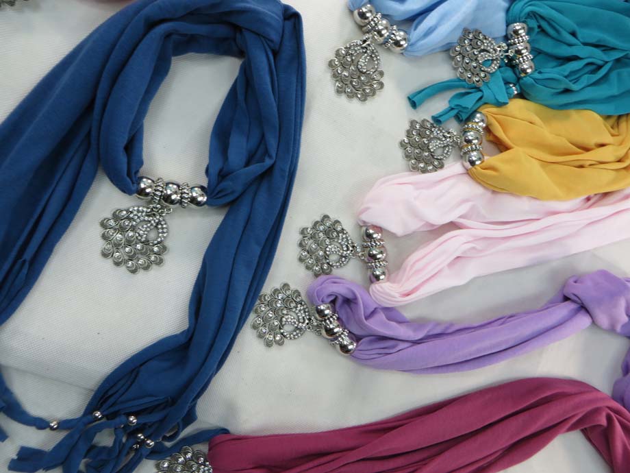 pendantscarf04i