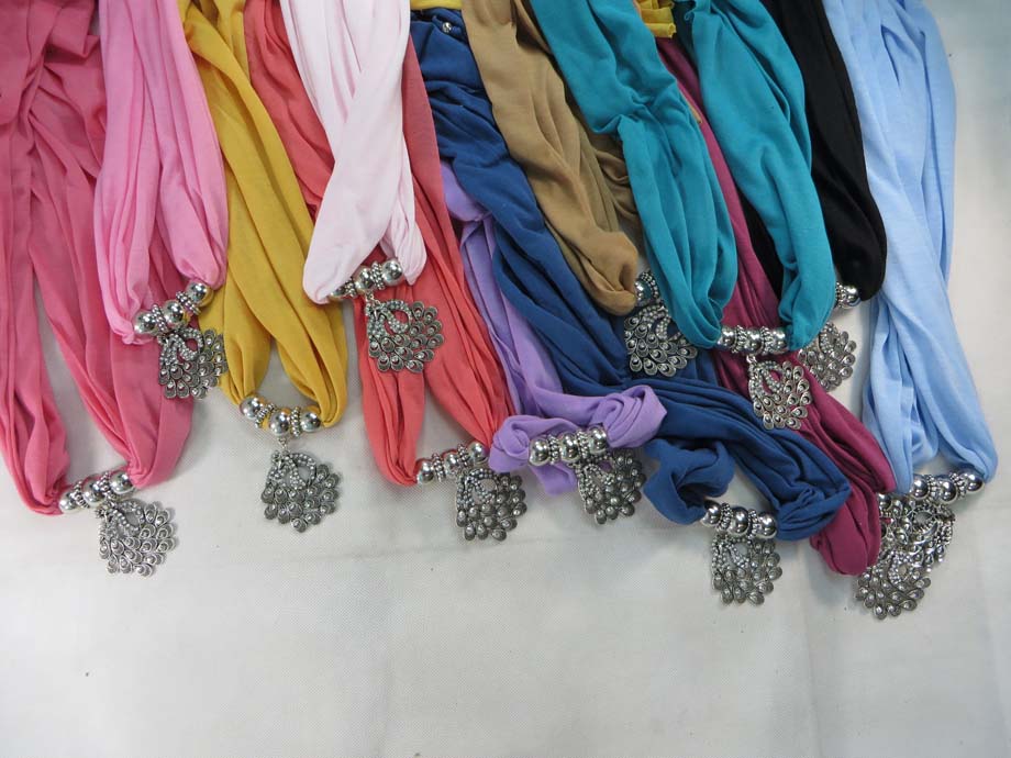 pendantscarf04v