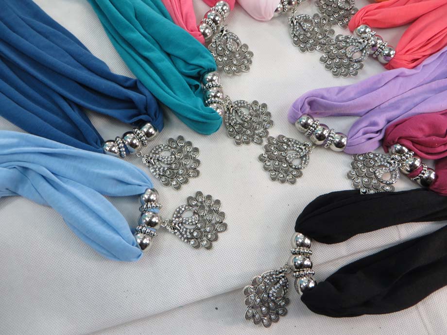 pendantscarf04vd