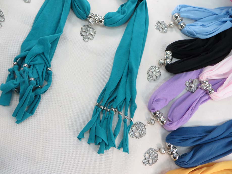 pendantscarf05l