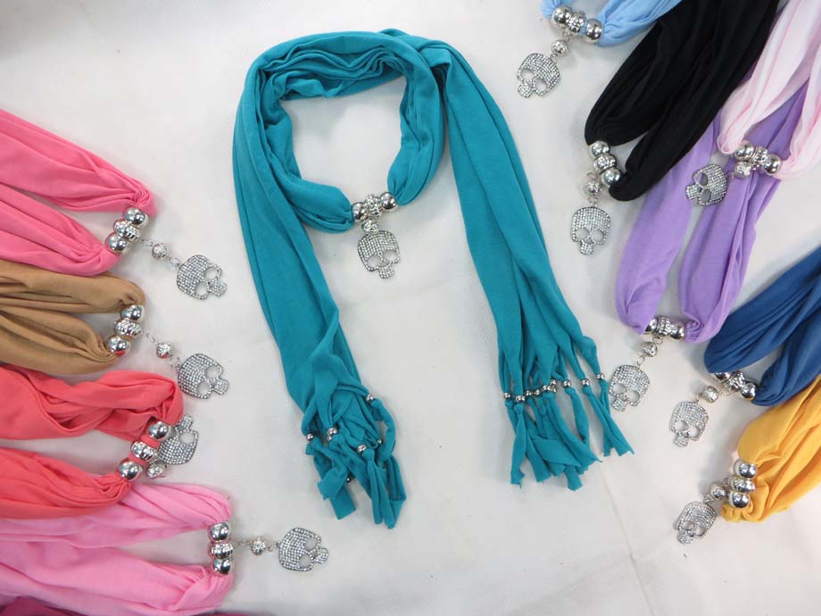 pendantscarf05n