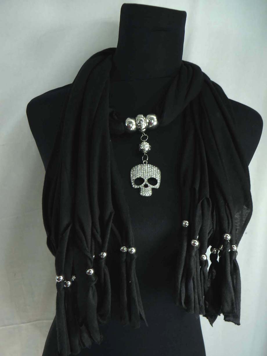 pendantscarf05vm