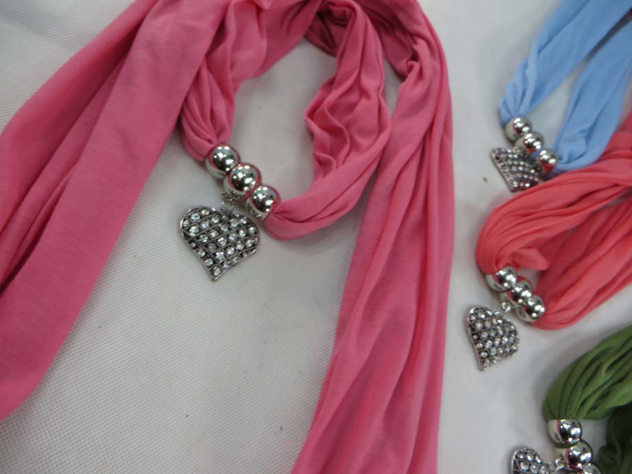 pendantscarf06g