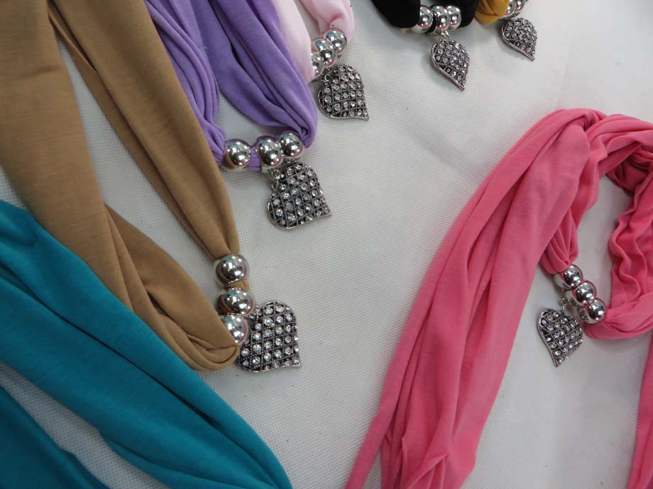 pendantscarf06i