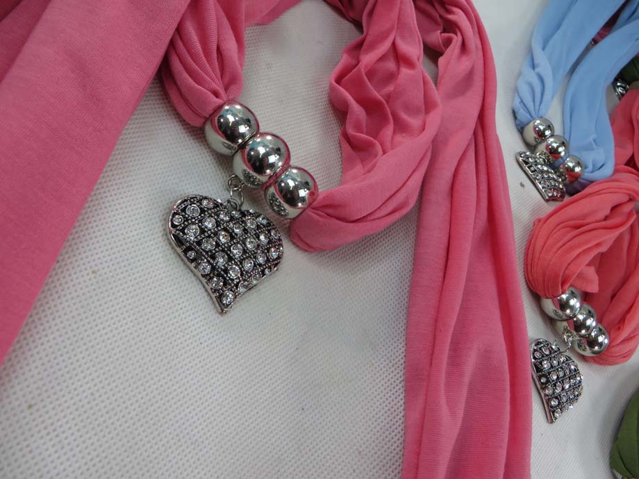 pendantscarf06j