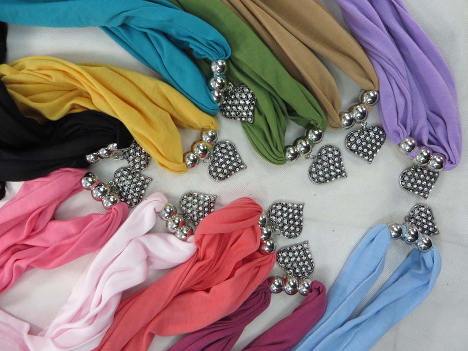 pendantscarf06r