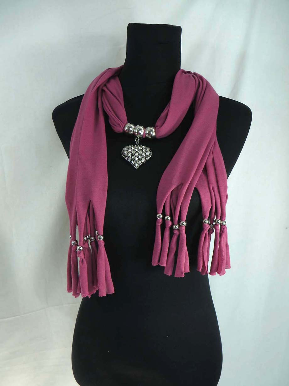 pendantscarf06uo