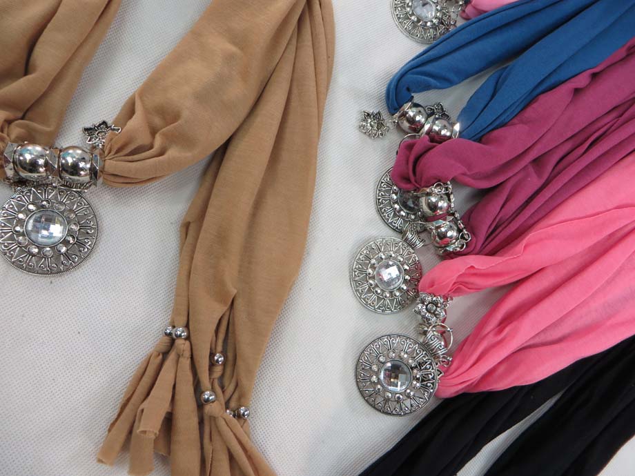 pendantscarf07l