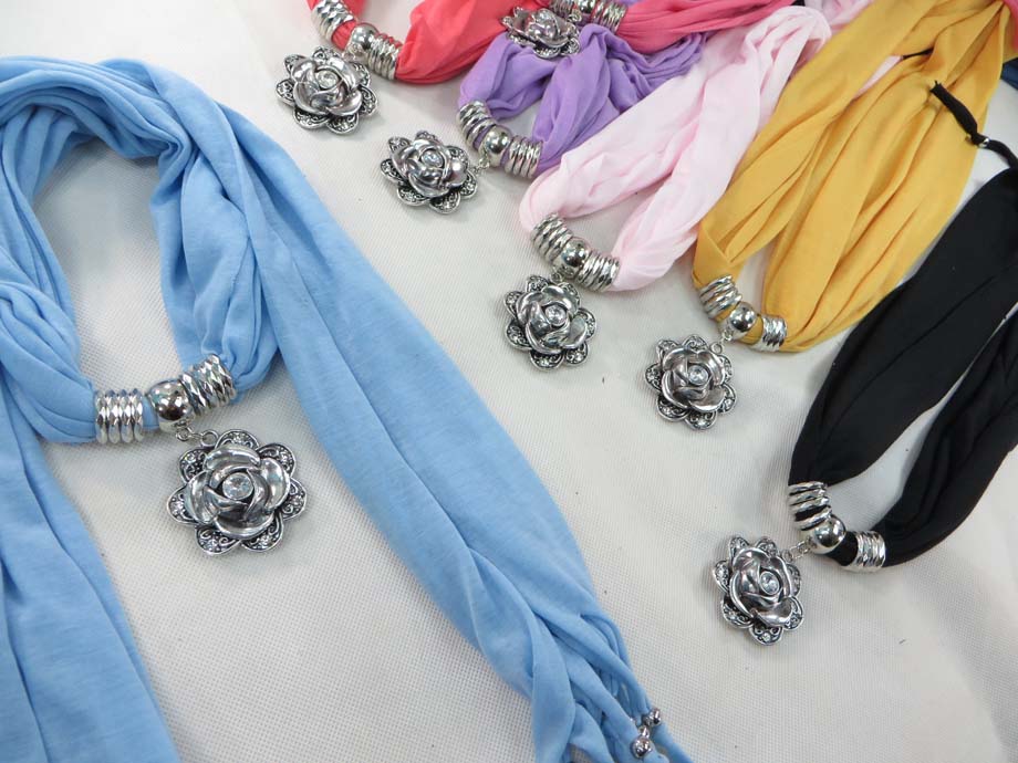 pendantscarf08g