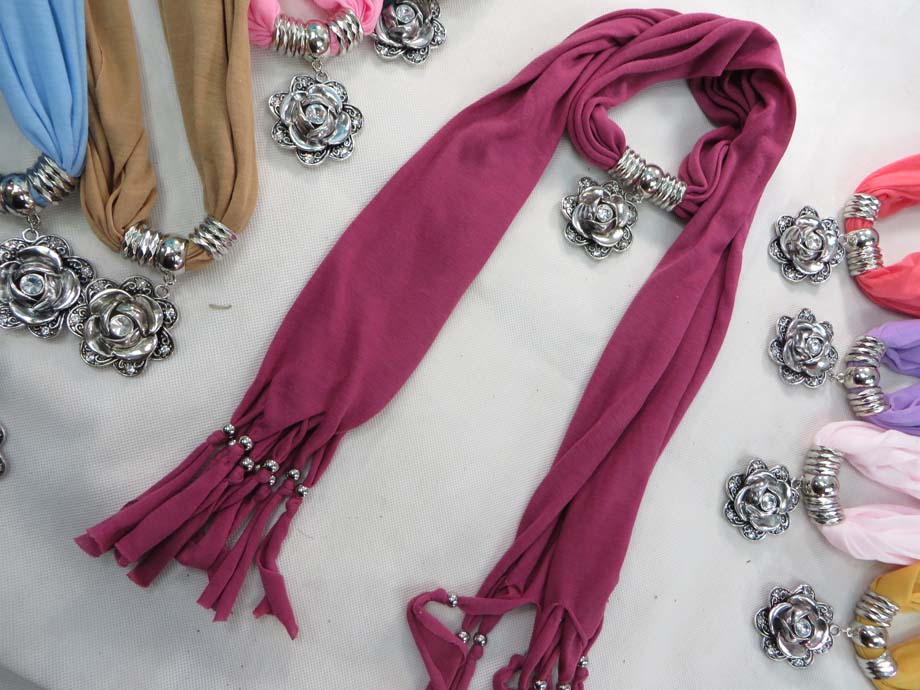pendantscarf08m