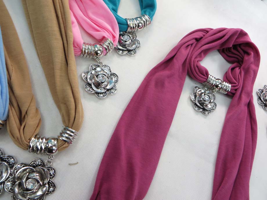 pendantscarf08n