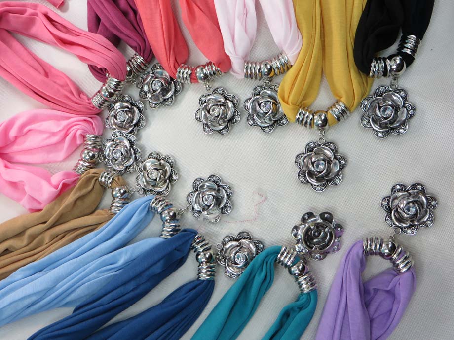 pendantscarf08q