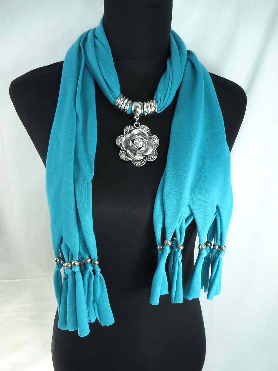 pendantscarf08ts
