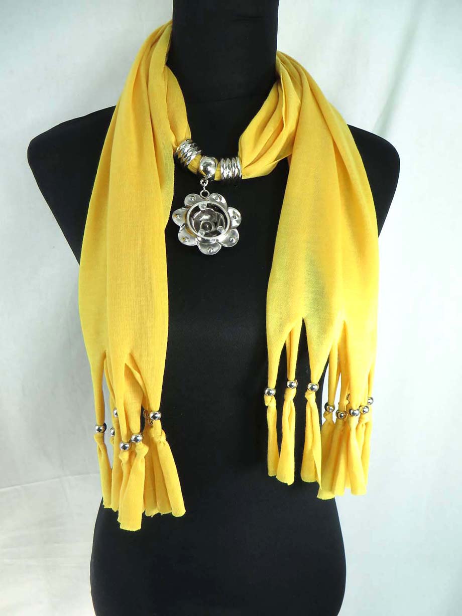 pendantscarf08uo