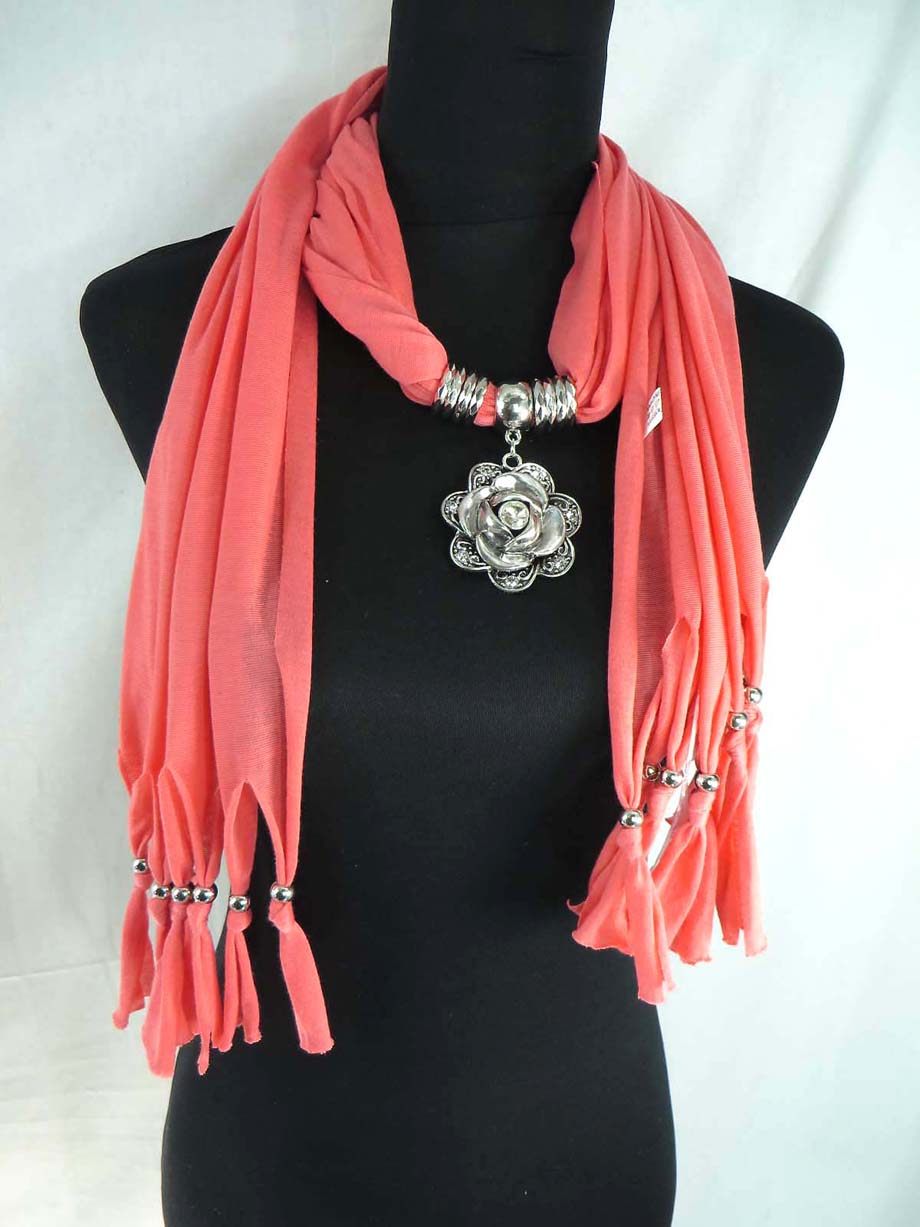 pendantscarf08ur