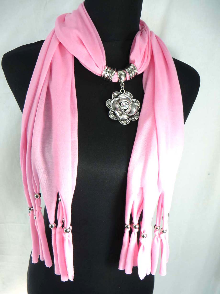pendantscarf08vs