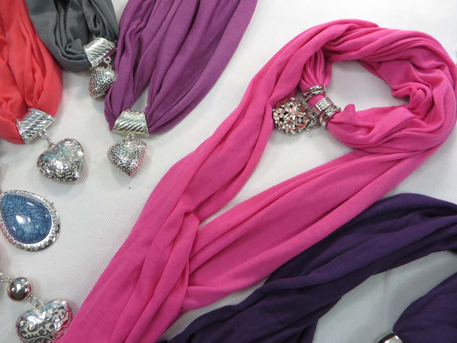 pendantscarf09t
