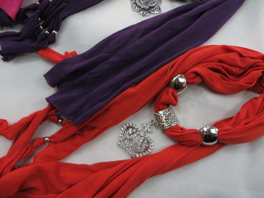 pendantscarf09u
