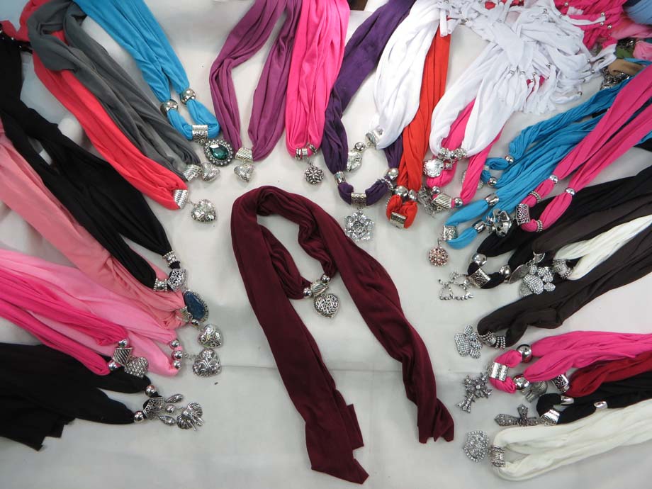 pendantscarf09v