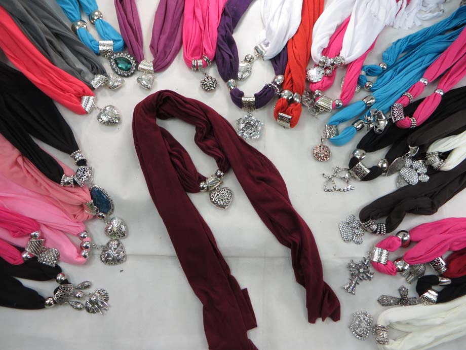 pendantscarf09xa