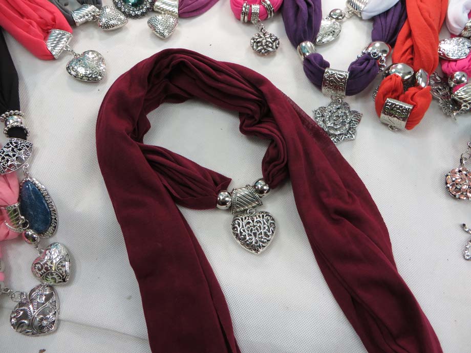 pendantscarf09xb