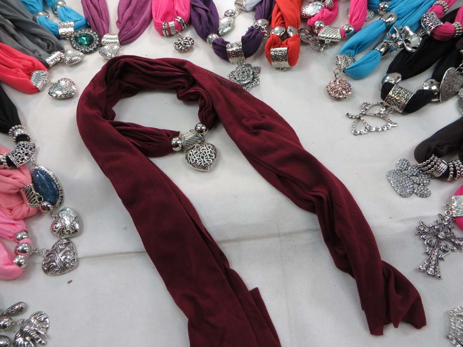 pendantscarf09xc
