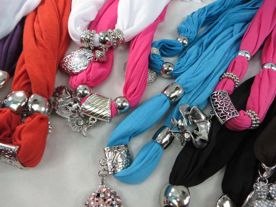 pendantscarf09xd