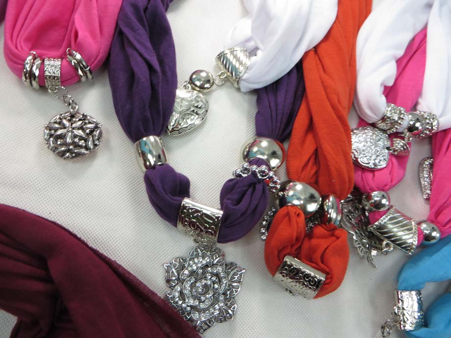 pendantscarf09xe