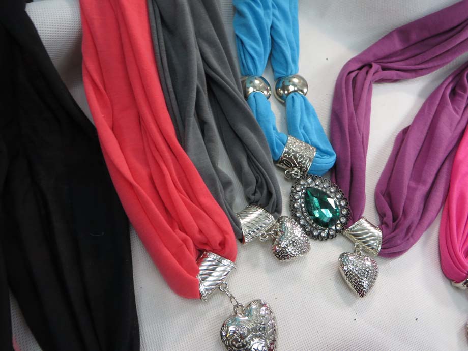 pendantscarf09xf