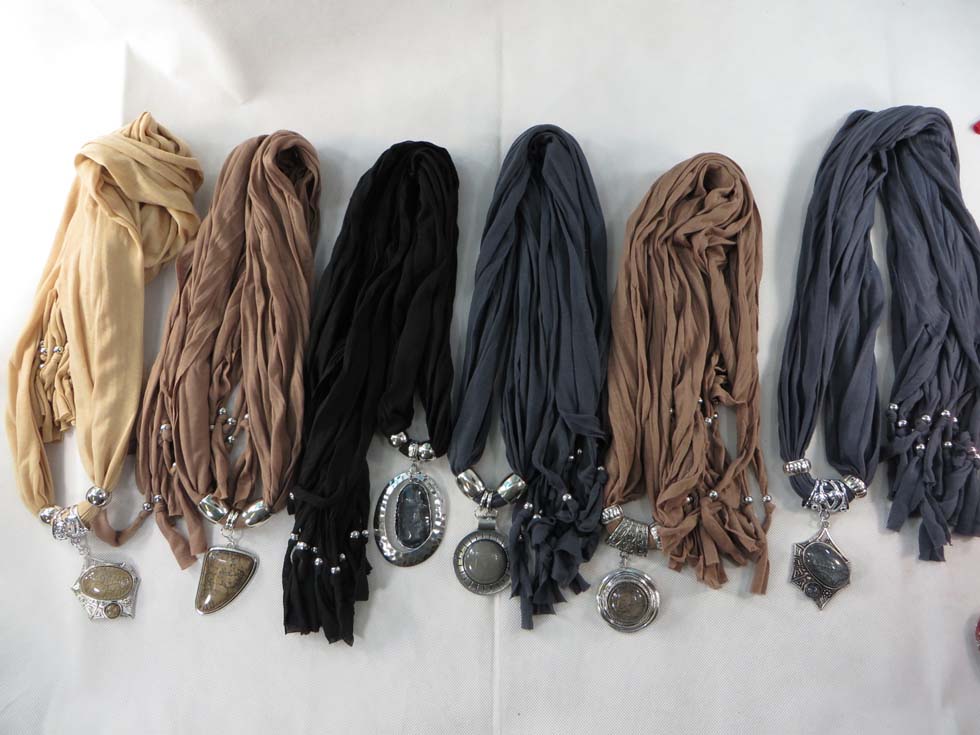 pendantscarf69un21a