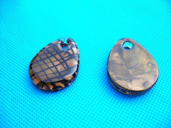 hand-blown-glass-pendant-02