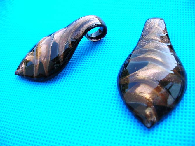 hand-blown-glass-pendant-03