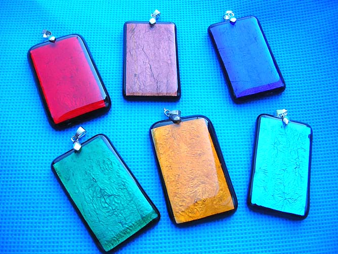 hand-blown-glass-pendant-08