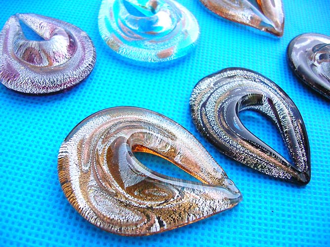 hand-blown-glass-pendant-15a