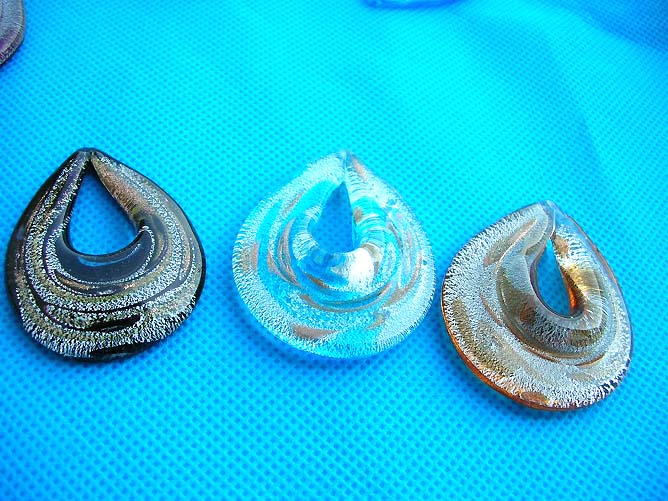 hand-blown-glass-pendant-15c
