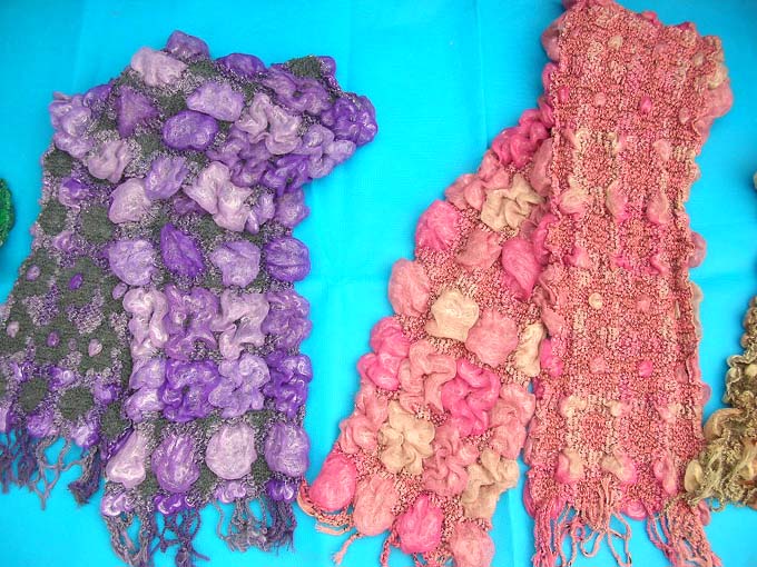 bumpy-bubble-scarf-shawl-01a